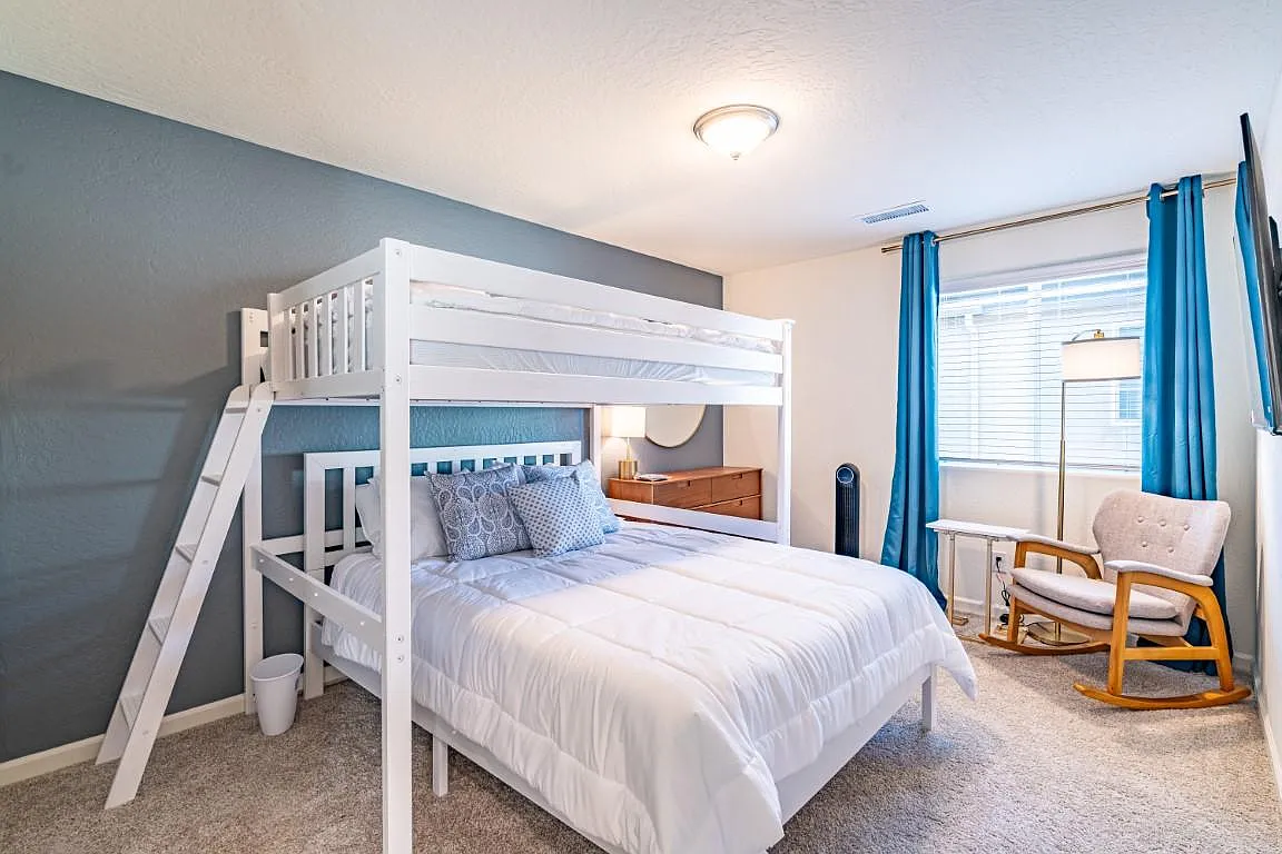 3 bed, 1652 sqft, $3,995 — Photo 4