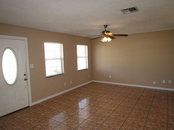 3rd image of 123 Tulpan Dr