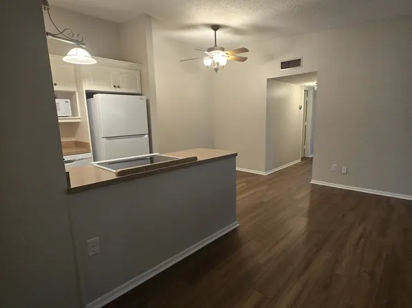 3259 Fox Chase Cir N APT 202, Palm Harbor, FL 34683