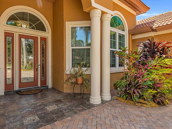 4th image of 1541 SW Mockingbird Circle