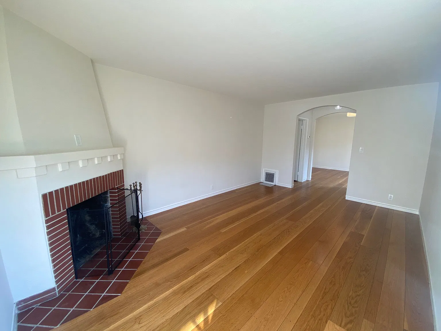 1 bed, 784 sqft, $2,600 — Photo 4