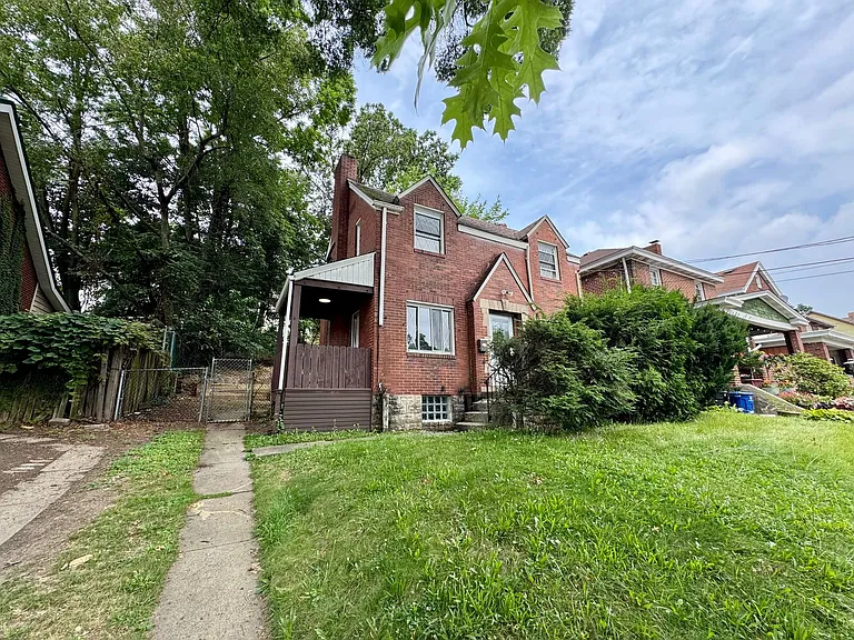 2432 Starkamp St — Photo 2
