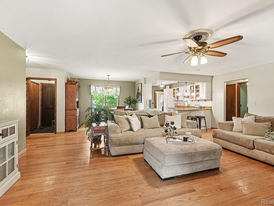 107 Michelle Dr, photo 8