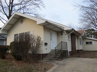 512 W 4th St, Bicknell, IN 47512