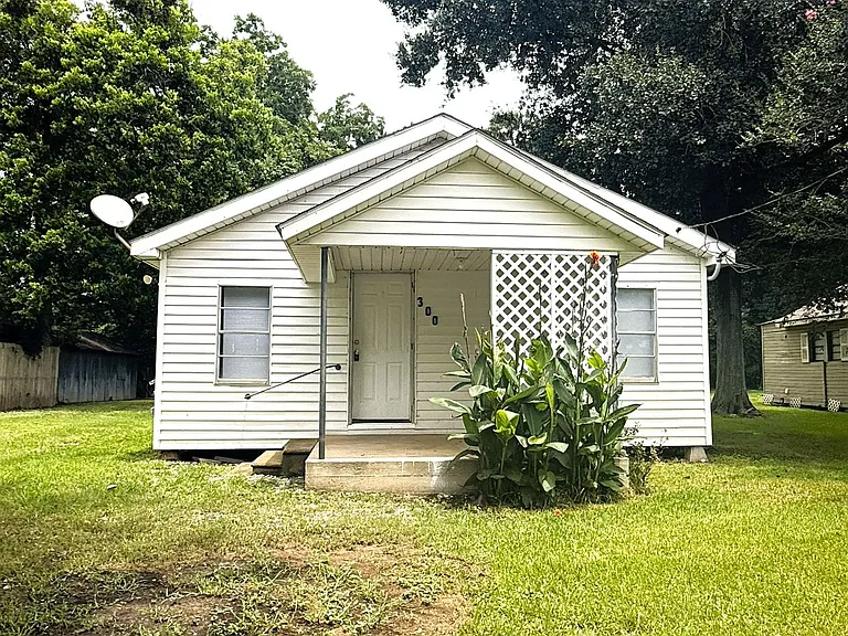 300 N Kinney Ave — Photo 1