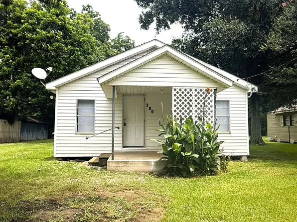 300 N Kinney Ave, Iowa, LA 70647