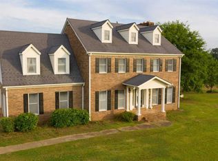 242 Bo Bo Banks Rd, Grantville, GA 30220