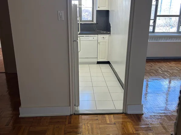 18804 64th Ave APT 8G, Fresh Meadows, NY 11365