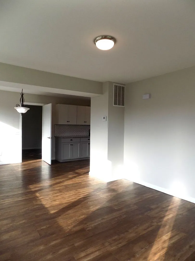 9 Sunset St Unit B — Photo 2