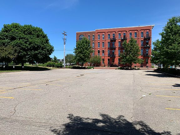 3rd image of 801 Monroe Ave NW APT 303