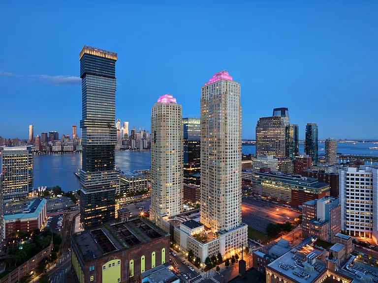 65 Bay Street Apartments — Photo 4