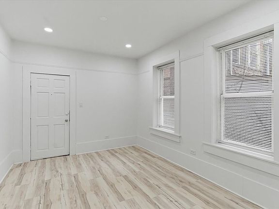 5th image of 2606 W Haddon Ave #1R