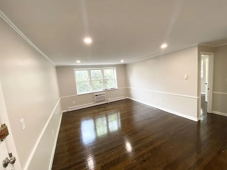 520 Talbot Ave #8 — Photo 16