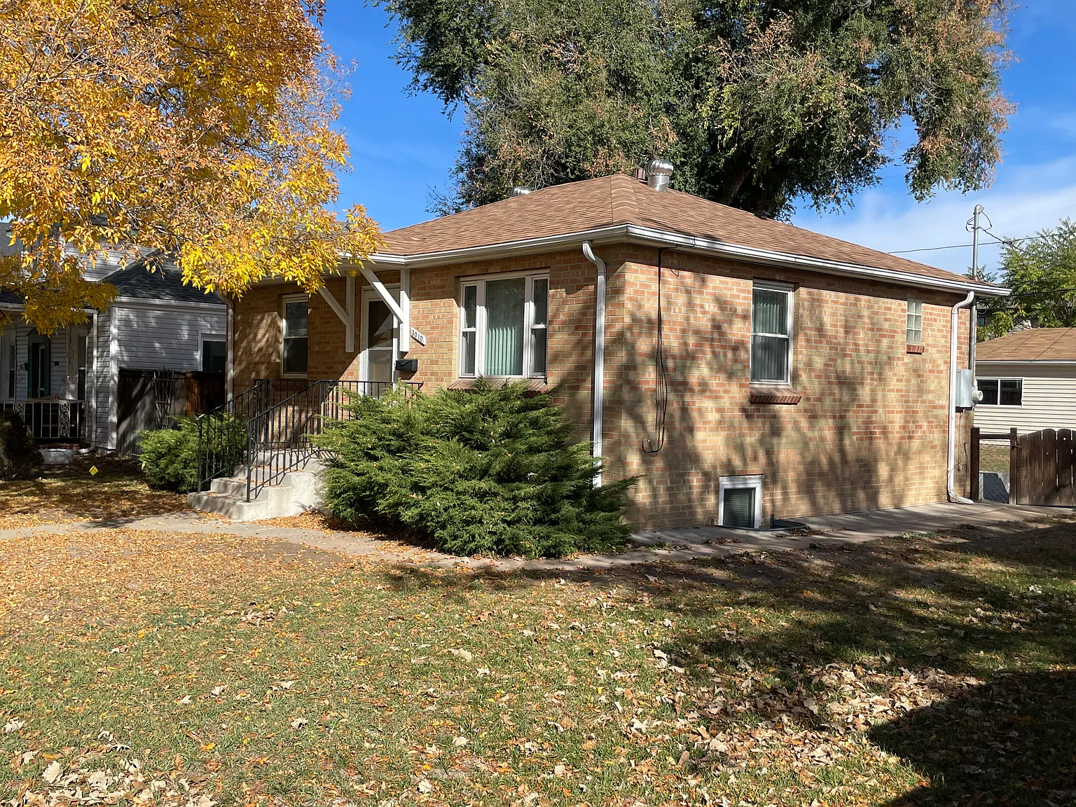 3 bed, 900 sqft, $3,400 — Photo 1