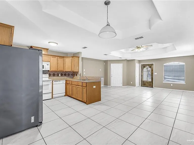 1933 River Bend Dr — Photo 6