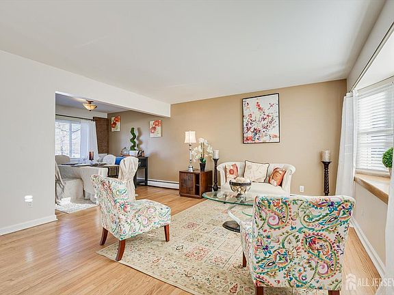 4th image of 12 Hadler Dr