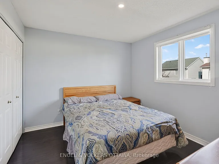 1033 Como Cres — Photo 19