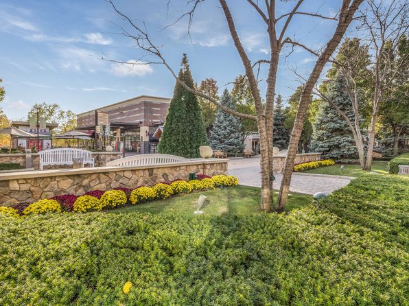 55658 Oak Pointe Dr, Shelby Township, MI 48315