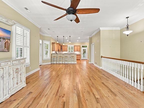5th image of 7 Gillette Pl.