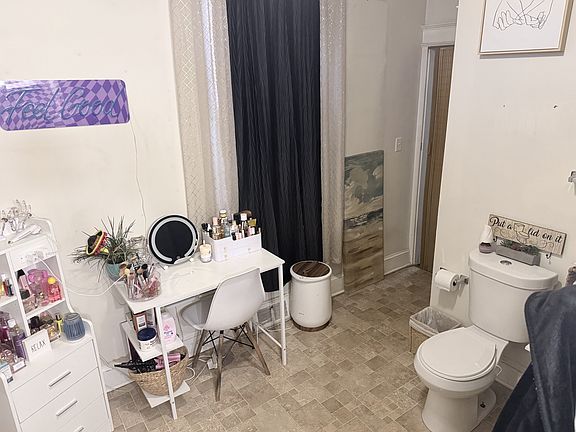 5th image of 830 N Lime St APT 1