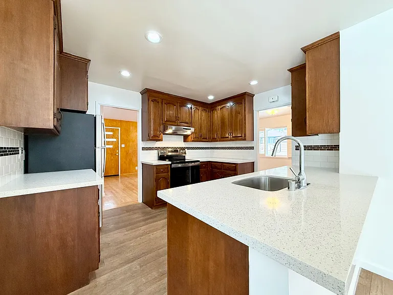 420 Madison Ave — Photo 15