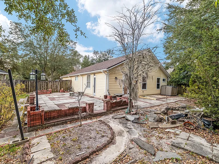 2114 NW 52nd Pl — Photo 33