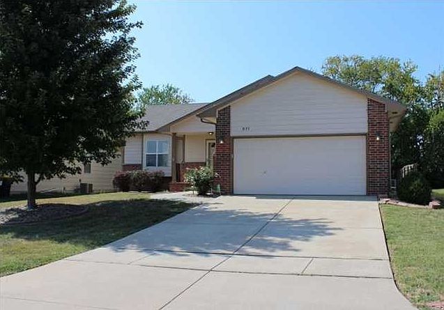 1st image of 827 S Goebel Cir