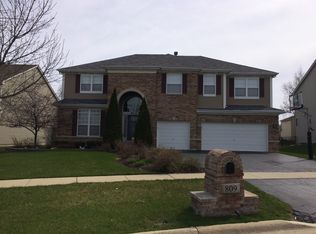 809 Williamstown Dr, Carol Stream, IL 60188