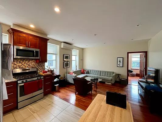 3rd image of 21-26 36th St #2L