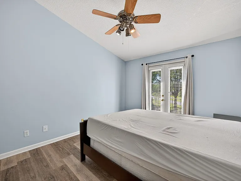 13727 Richmond Park Dr N #105 — Photo 16