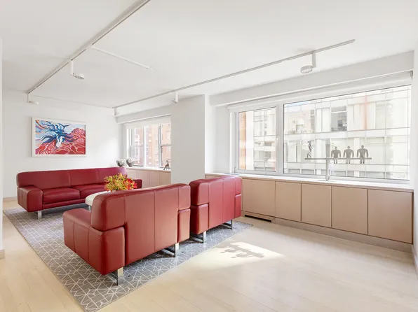 1065 Park Avenue 5BC image 1 of 15