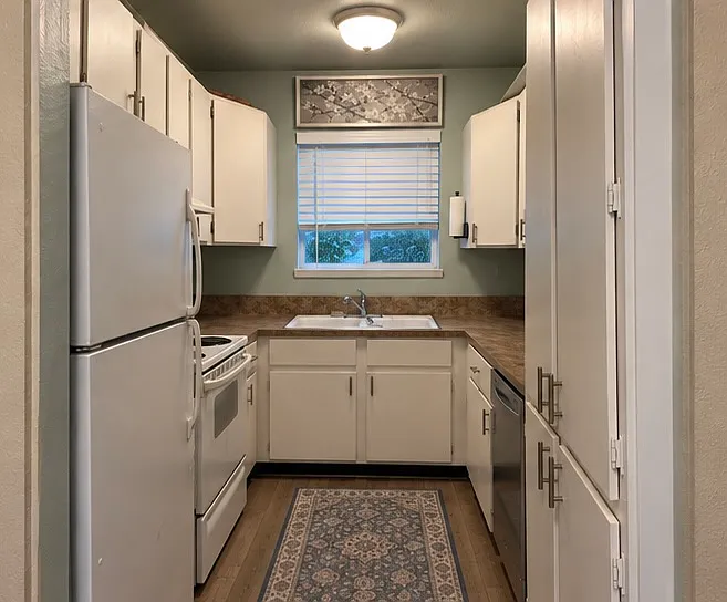 2 bed, 1.5 bath, 992 sqft, $1,900 — Photo 3