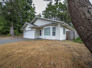 903 Chickses Dr, Coos Bay, OR 97420