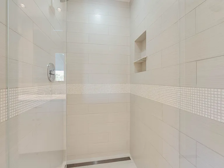 363 E Strawberry Dr — Photo 27