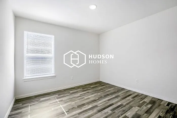 621 W Sabine St — Photo 8