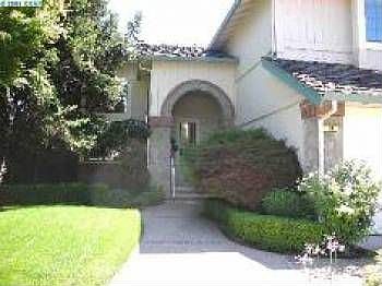 1st image of 10 Chadbourne Dr