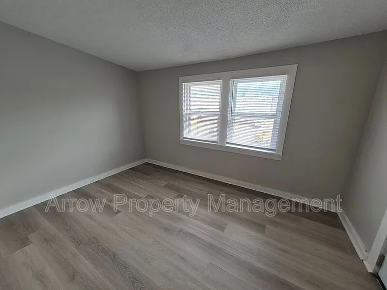 2727 P St #4 — Photo 8