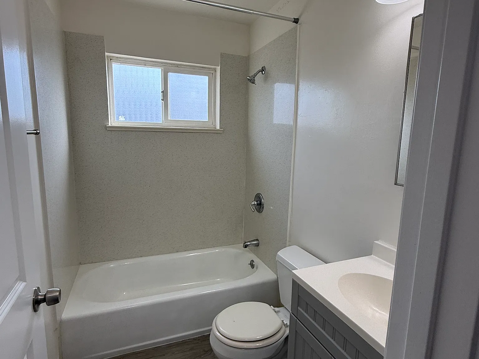 2 bed, 880 sqft, $2,250 — Photo 2