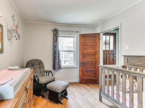 5th image of 109 S Maple Ave