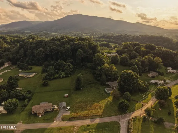 178 Rock House Rd, Johnson City, TN 37601