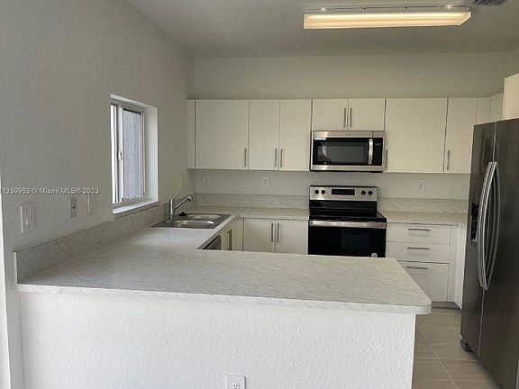 5th image of 417 NW 12th St