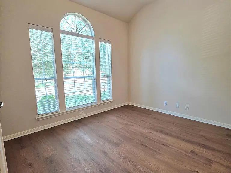 2215 Conway Cv — Photo 5