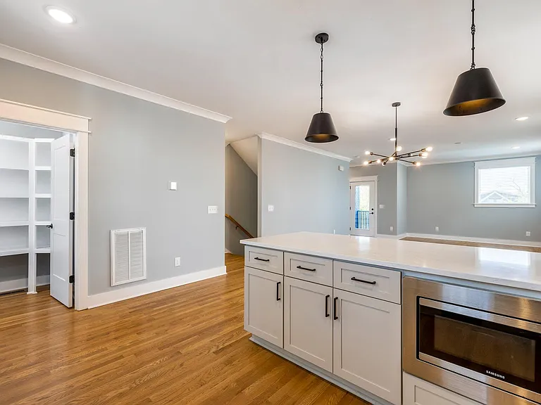 530 Edwin St #10 — Photo 11