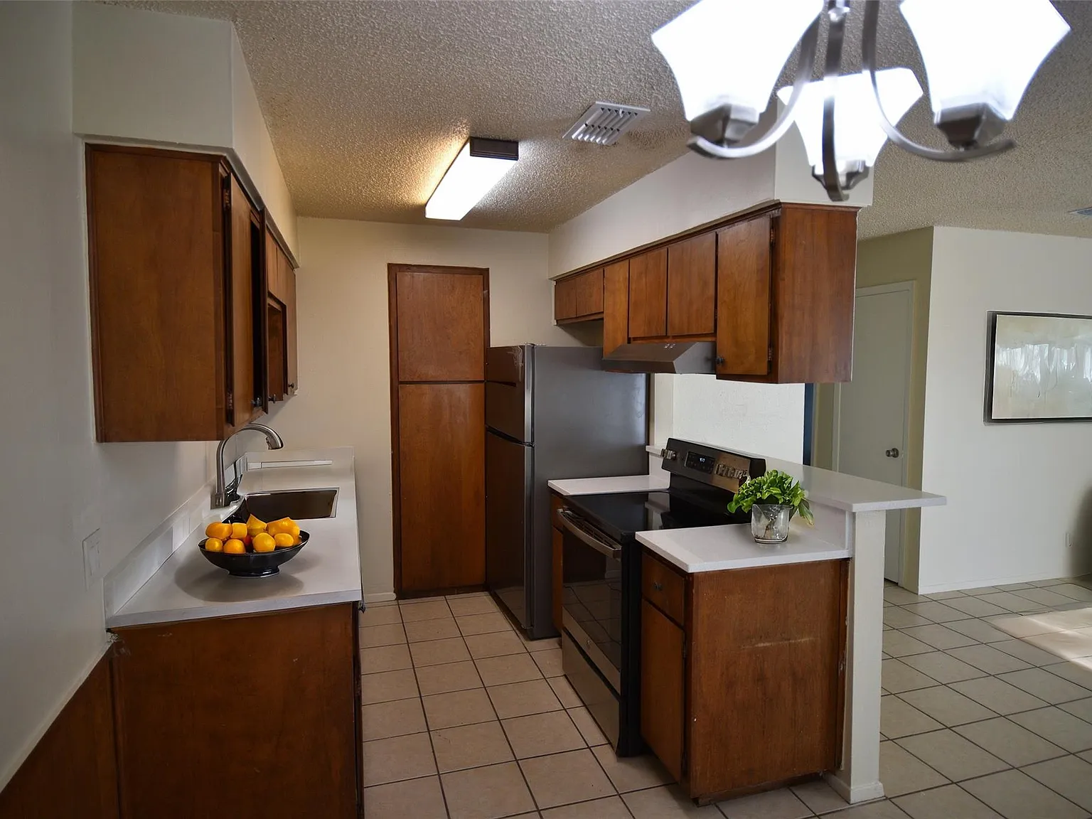 2 bed, 1.0 bath, 1750 sqft, $1,825 — Photo 4