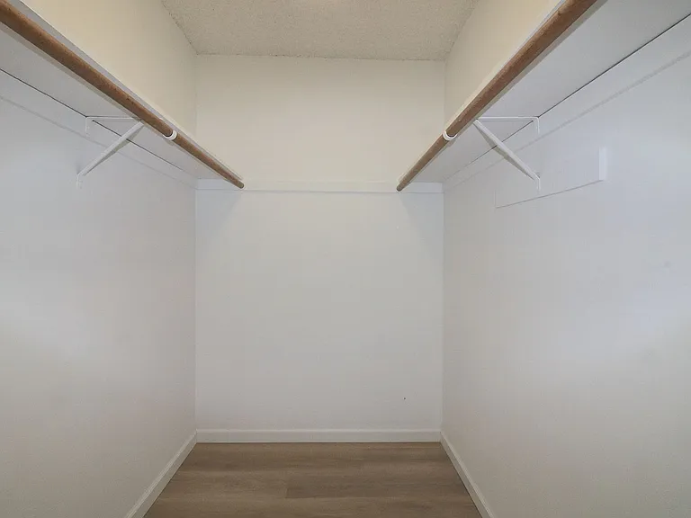 3990 Crown Point Dr — Photo 15