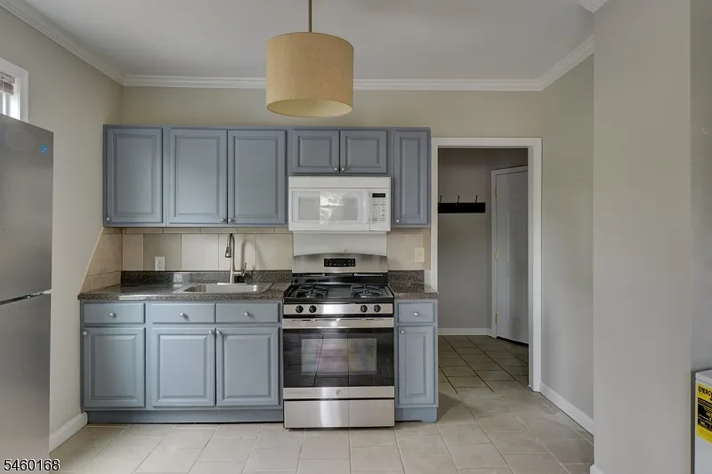 1 bed, 1.0 bath, $1,700 — Photo 4