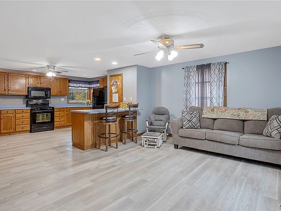 5th image of 3176 Powell Rd