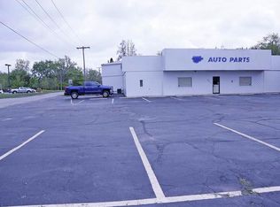 601 W McGalliard Rd, Muncie, IN 47303