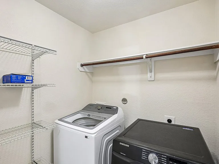 21127 Fox Orchard Ct — Photo 32