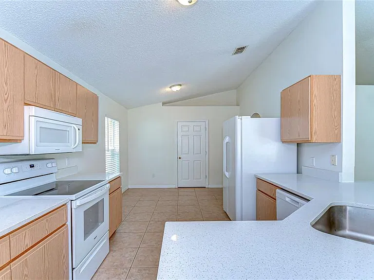 18303 Elmhurst Ln — Photo 13